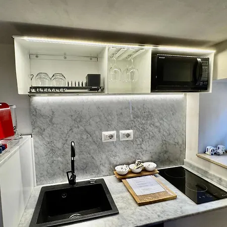 Venustaschiaia * Napoli