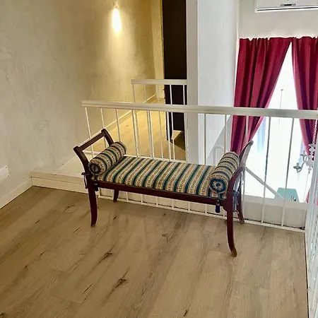 Venustaschiaia * Νάπολη